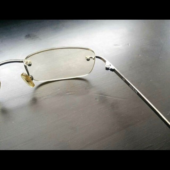 Men’s Guess Sunglass - Picture 3 of 5